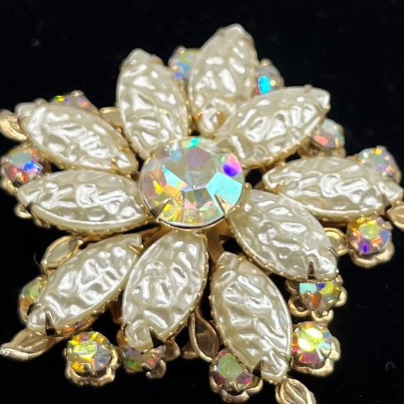 Vintage Flower, Crinkle Pearl, + A.B. Brooch + Earring set. - Picture 8 of 10